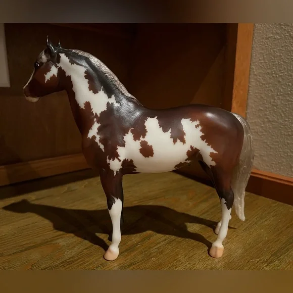 Breyer Vintage Club 2023 - Go Figure - Picture 4 of 10